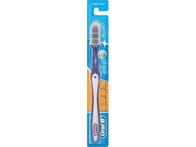 ZUBNÍ KARTÁČEK ORAL-B Shiny Clean medium 1 ks
